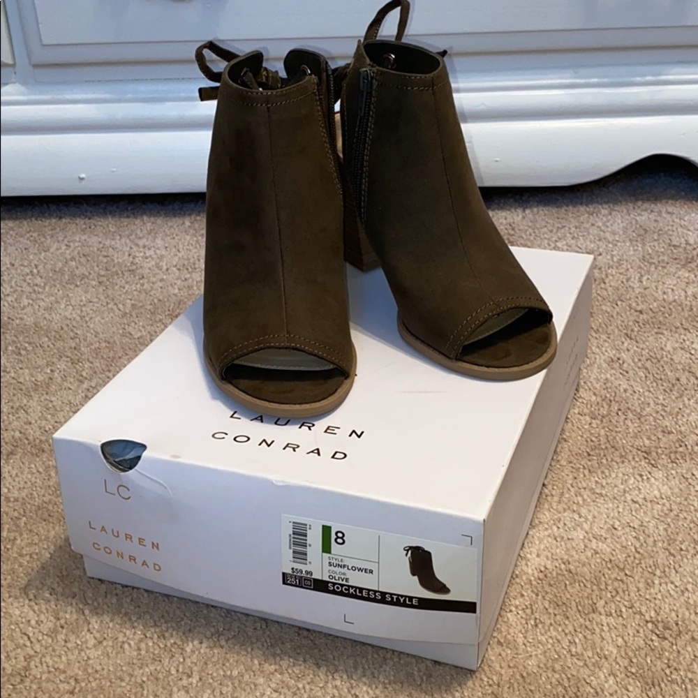 Lauren Conrad open toe heels size 8 olive green